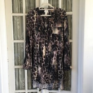 HP: BNew York Abstract Animal Print Long Shirt - M